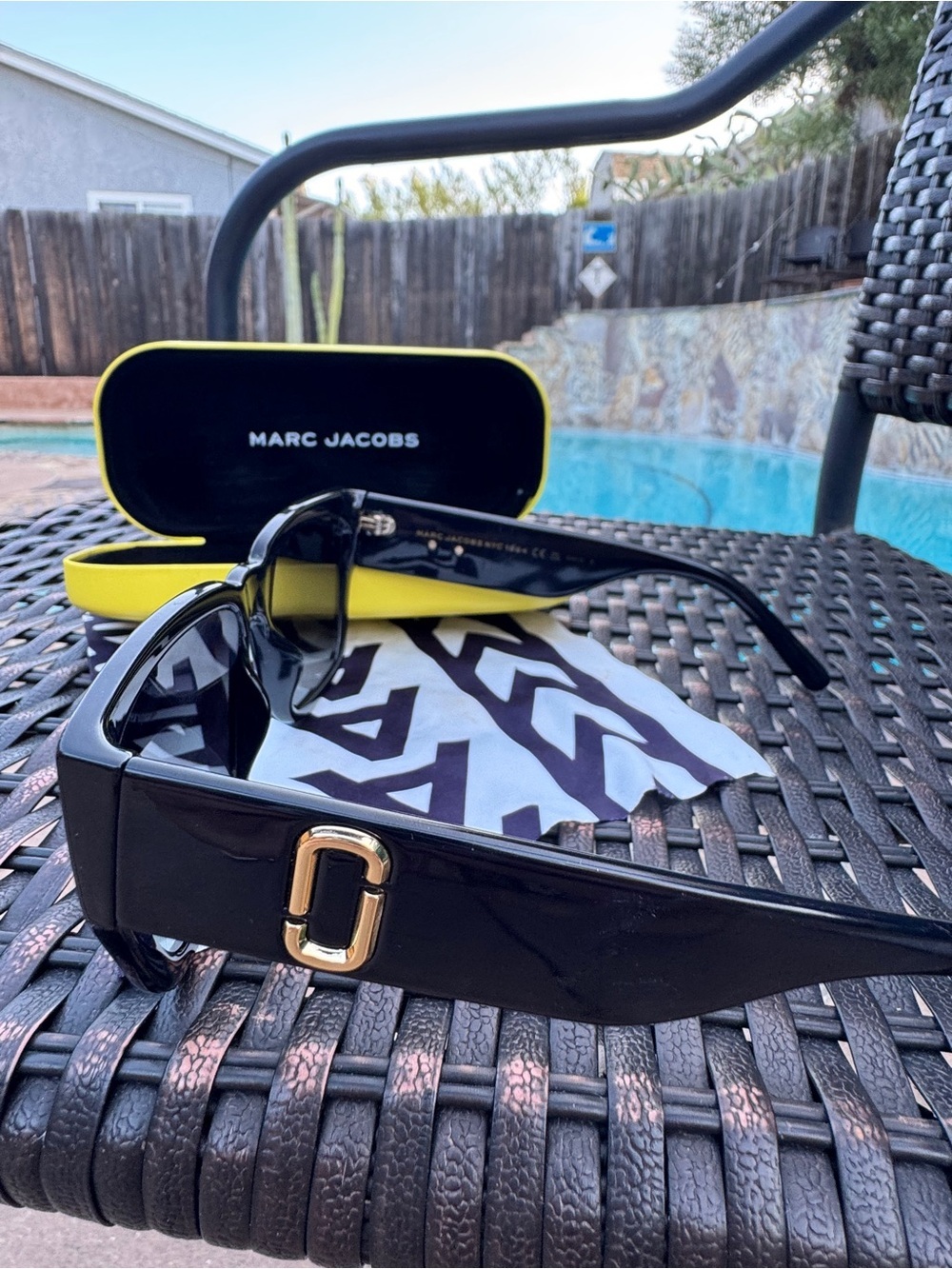 Marc Jacobs MARC 646/S Polarized Oversized Black Sunglasses Gold Logo 57mm VGUC - Picture 11 of 16